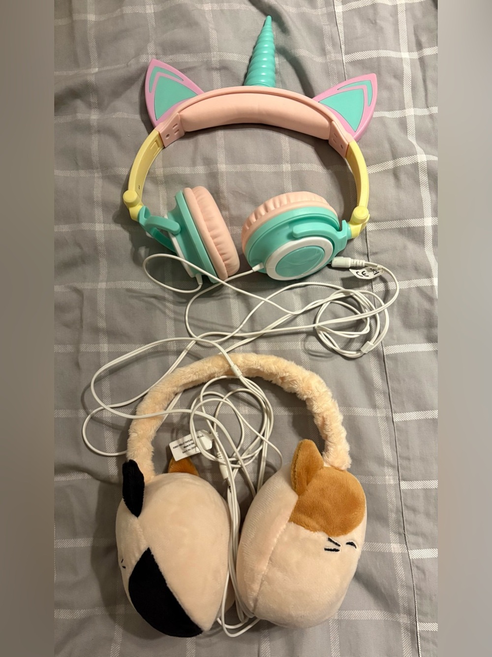 390- 2 pairs kids plug in headphones